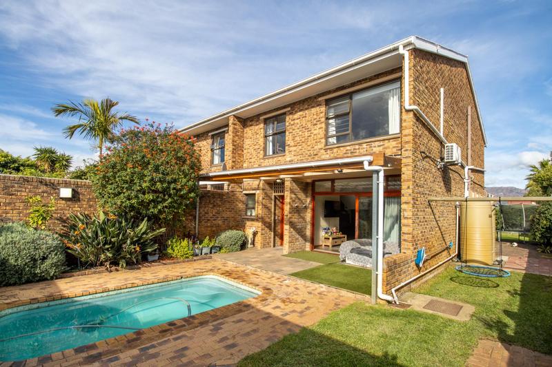 3 Bedroom Property for Sale in Heathfield Western Cape